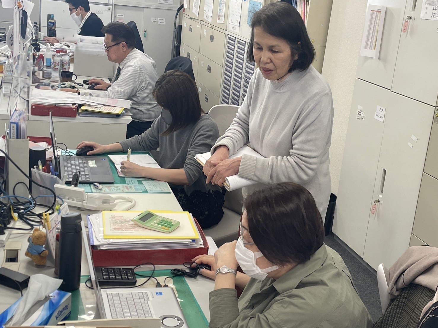 ��b�׋���